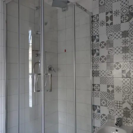 White Lady Apartment *