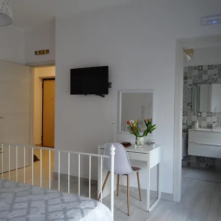 Apartment White Lady